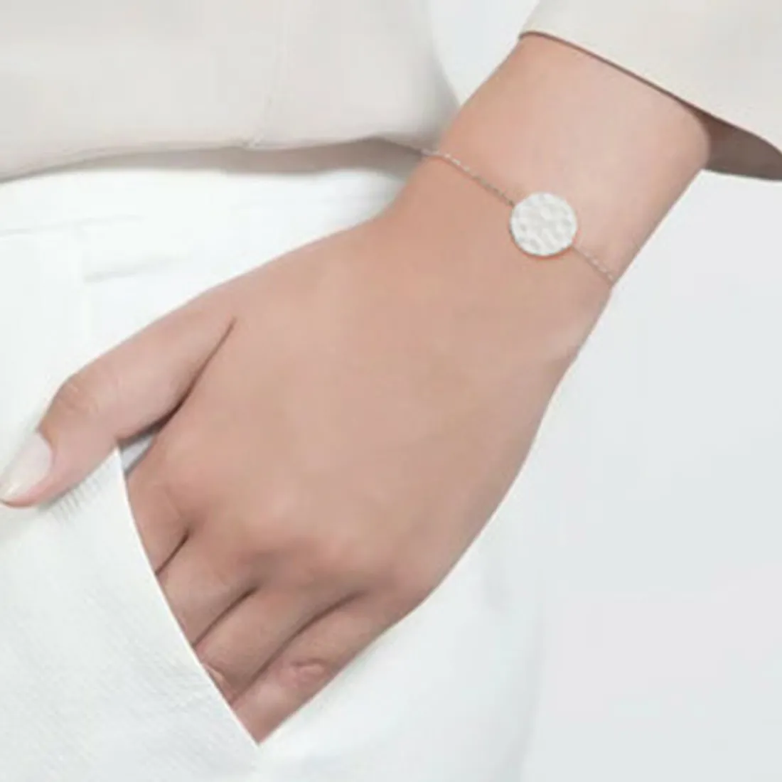 Bracelet fantaisie rond martelé Femme Argent Maison de la Bijouterie WYZ600ZV