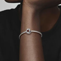 Charm Pandora moments Rose Ajourée & cristaux grena