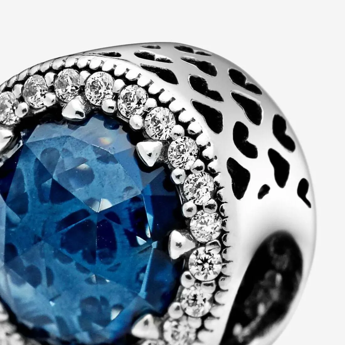 Charm Pandora Moments scintillant bleu foncé