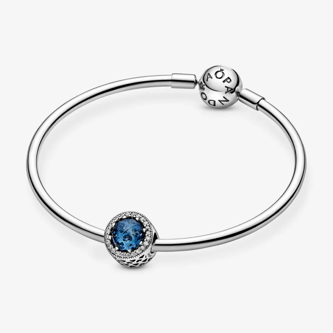 Charm Pandora Moments scintillant bleu foncé
