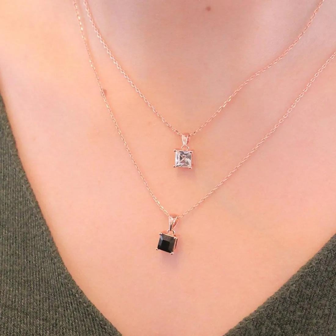 Pendentif Simple Square Or Rose et Noir
